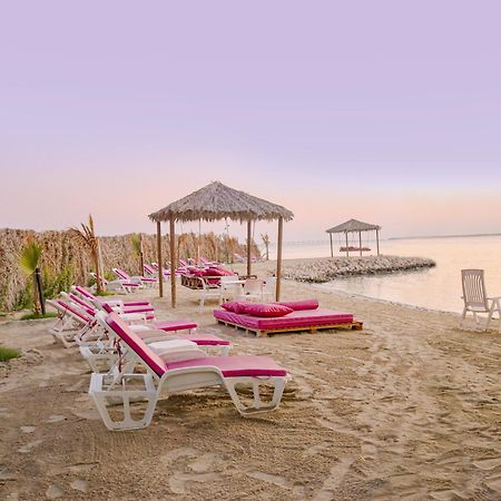 Lagoona Beach Luxury Resort And Spa Manama Exterior foto Beach at the resort