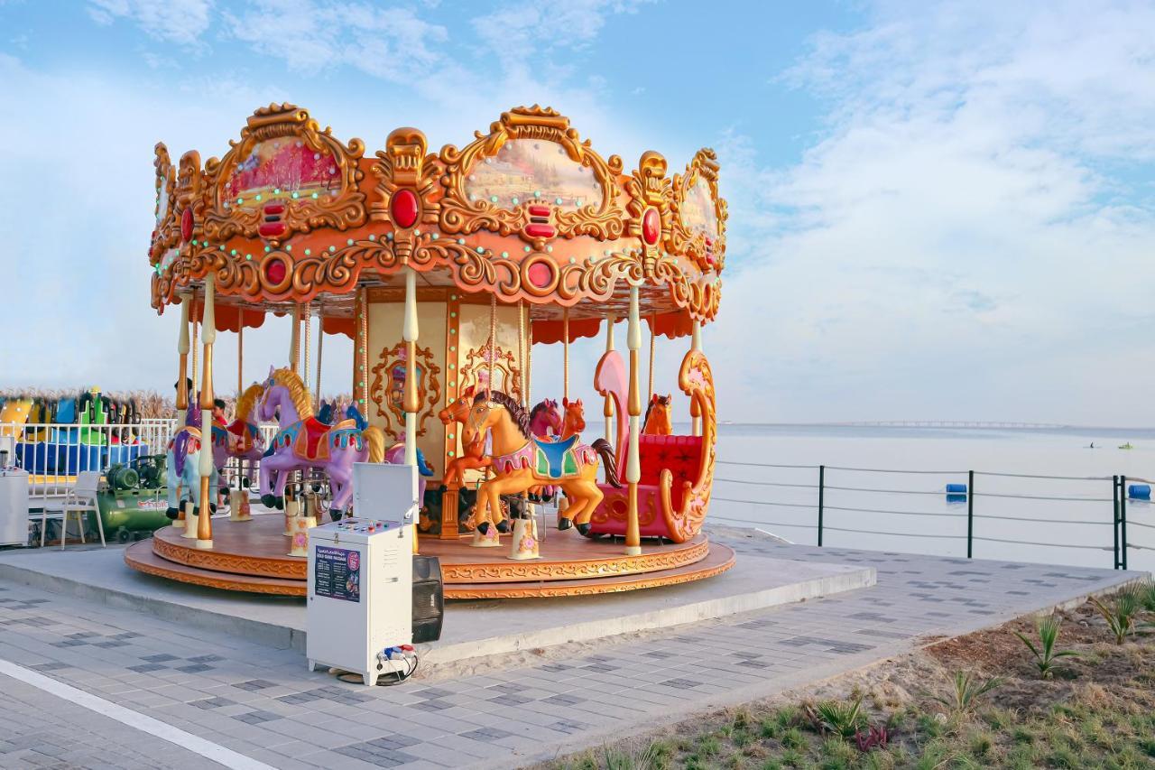 Lagoona Beach Luxury Resort And Spa Manama Exterior foto A carousel in Pattaya, Thailand
