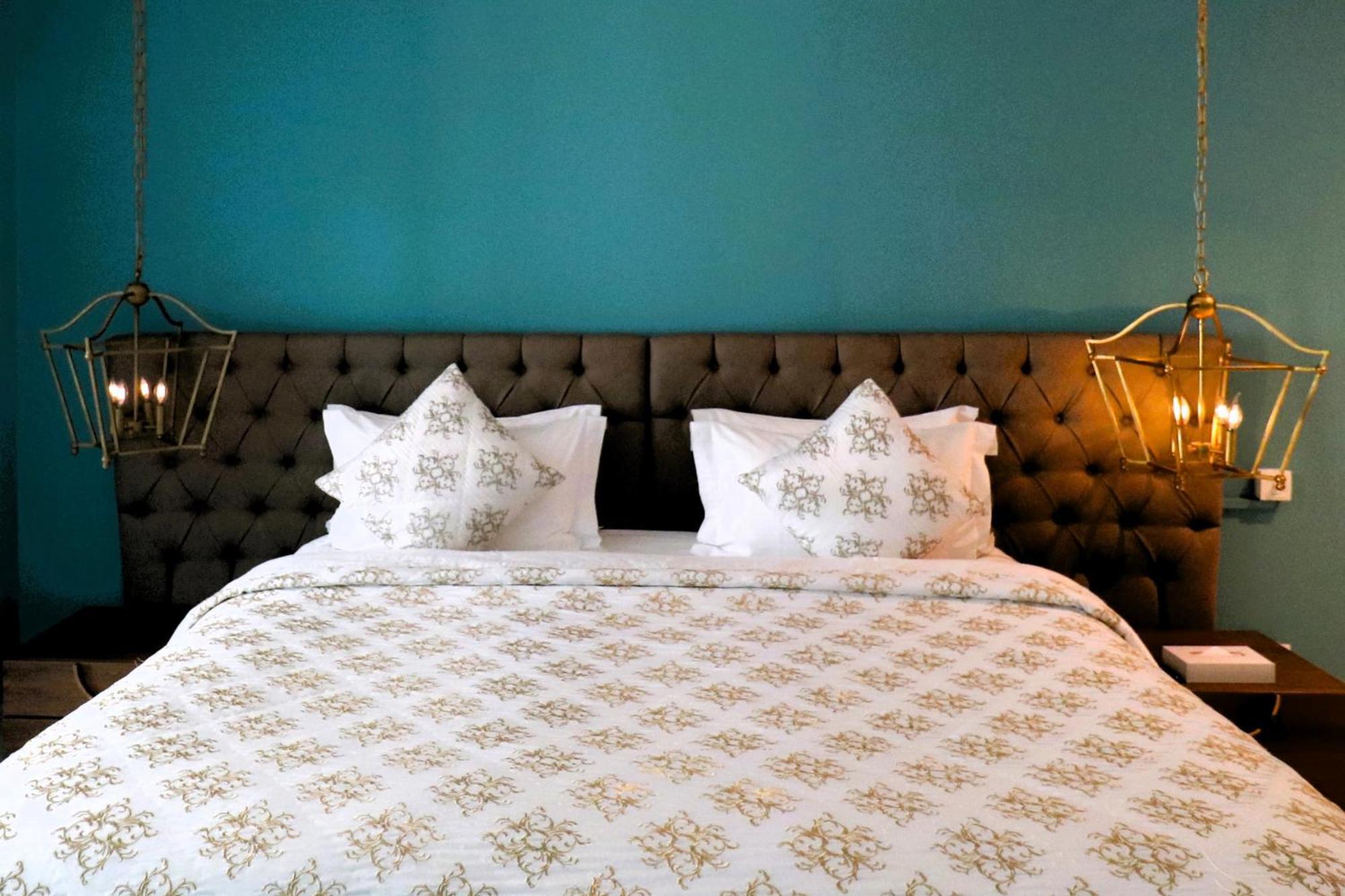 Lagoona Beach Luxury Resort And Spa Manama Exterior foto A bed with a duvet